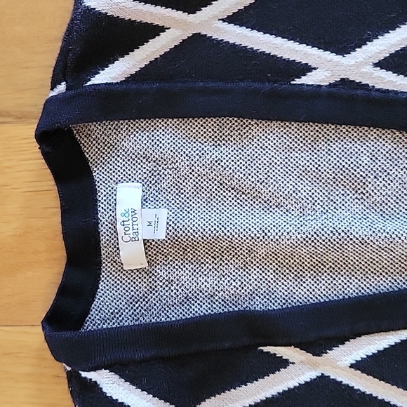 Women's size medium cardigan - Picture 2 of 6